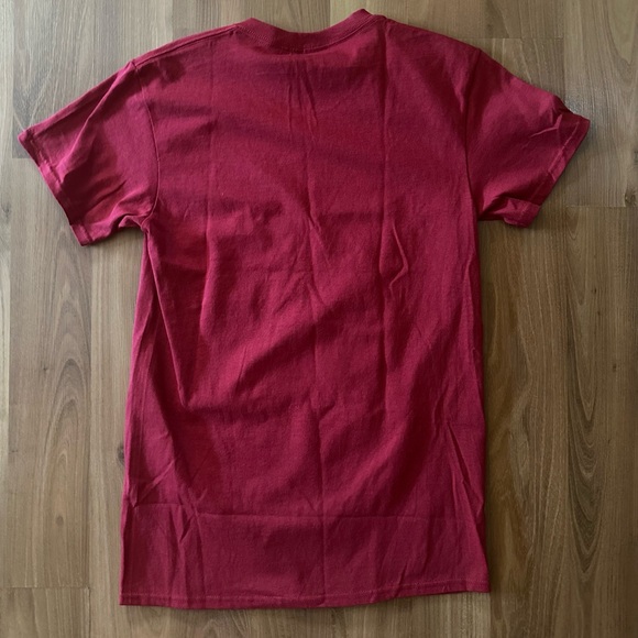 ๐ NWT Red Hot Chili Peppers Red Woman T-shirt size medium Hot Topic ๐ธ - Picture 7 of 7